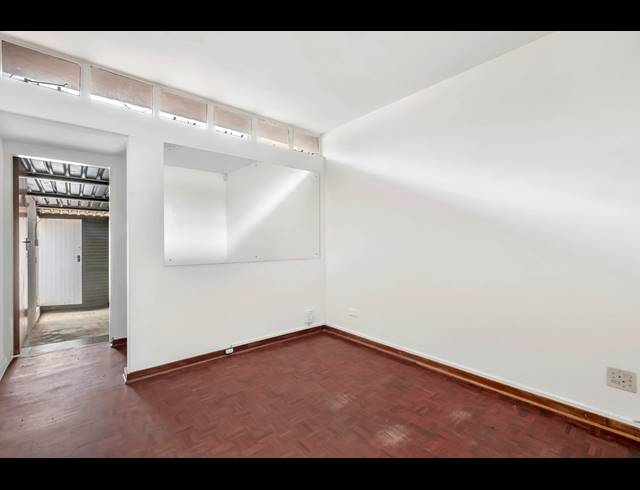 2 BEDROOM TOWNHOUSE FOR SALE IN WINDSOR EAST
